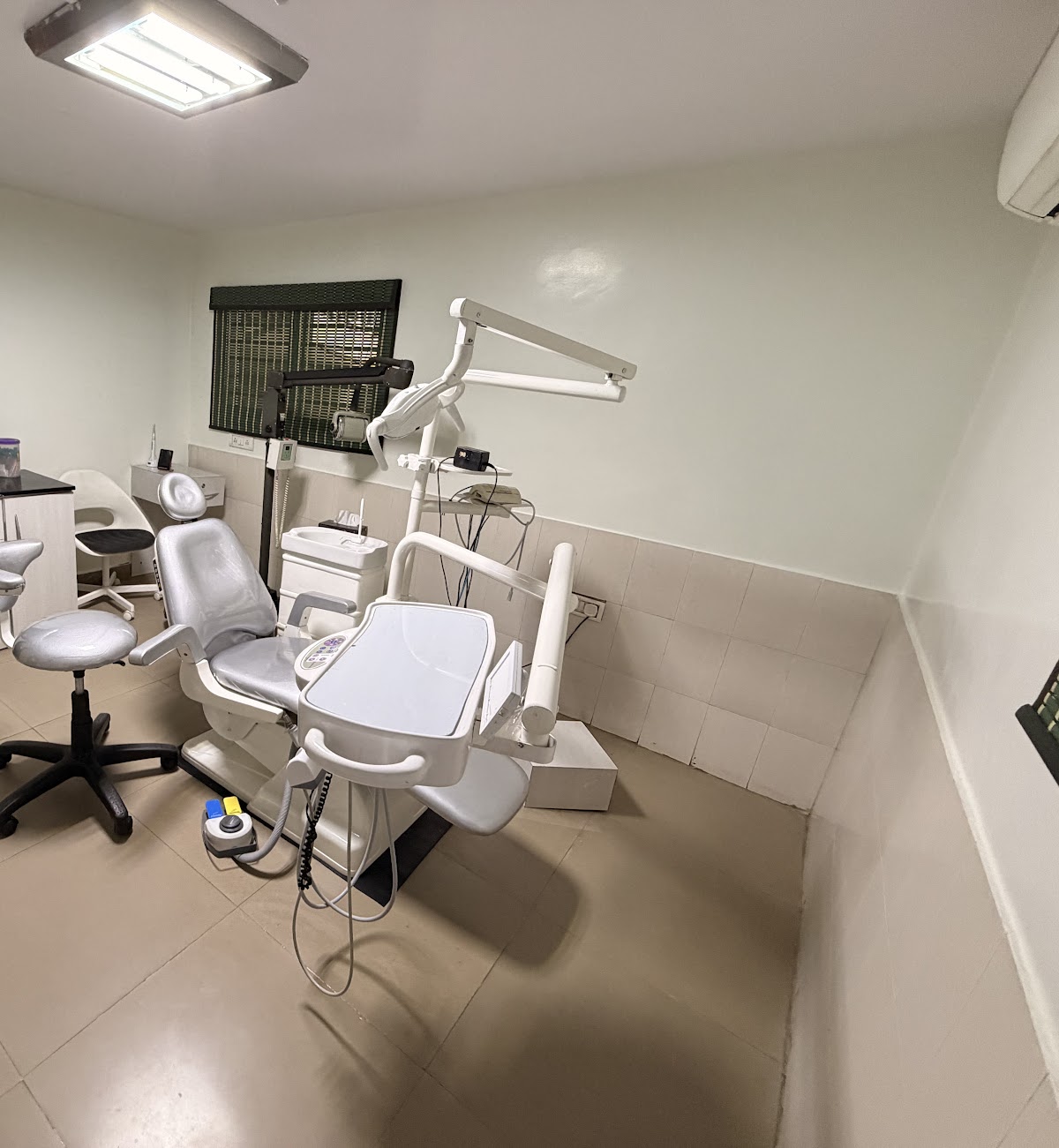 Clean, modern dental treatment room with overhead light
